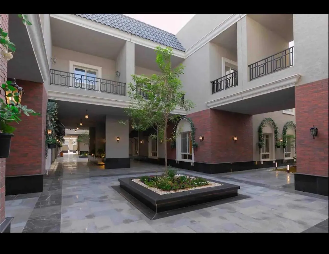 Great Luxary Apt In Almajdeah With Roof リヤード