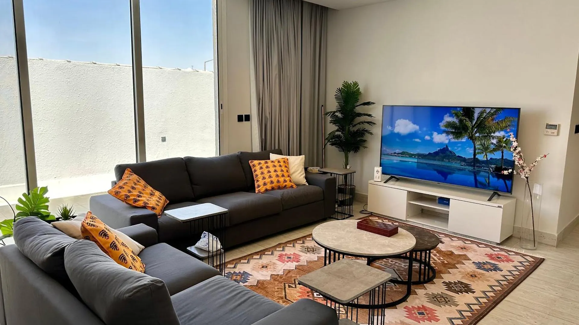 Great Luxary Apt In Almajdeah With Roof リヤード