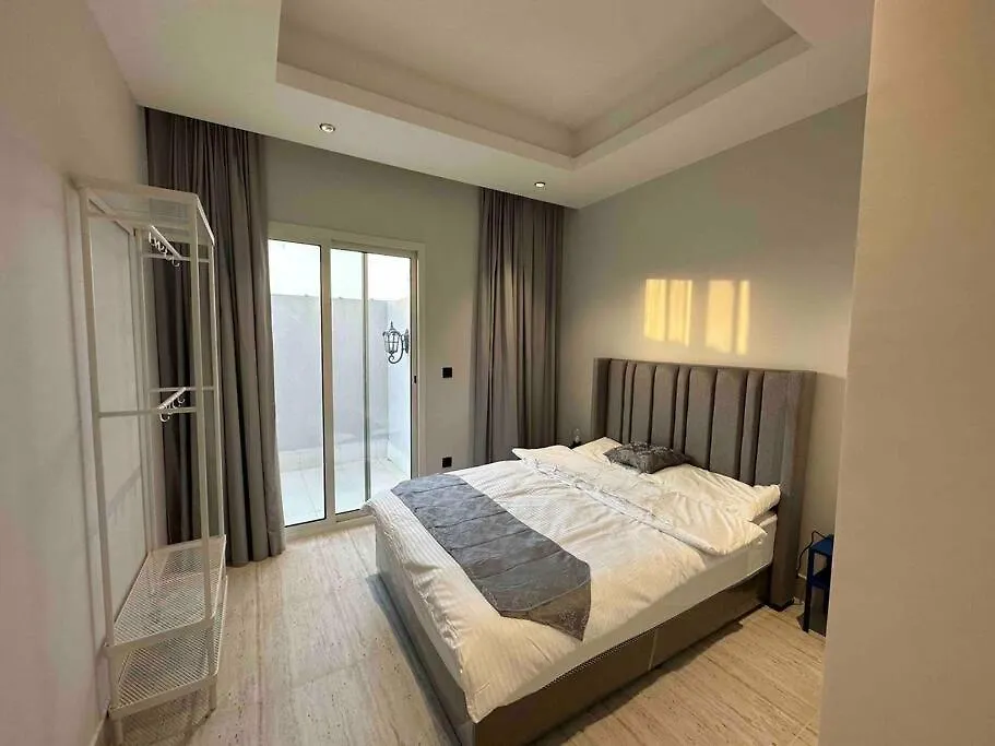 Great Luxary Apt In Almajdeah With Roof リヤード アパート