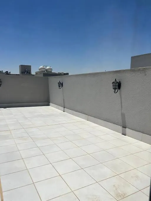 Great Luxary Apt In Almajdeah With Roof リヤード アパート