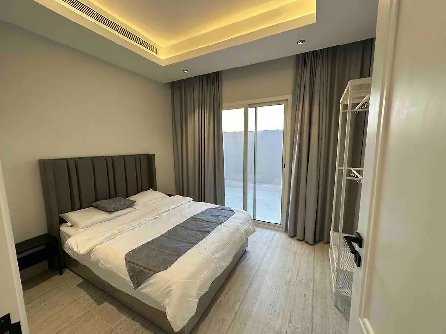 Great Luxary Apt In Almajdeah With Roof リヤード アパート